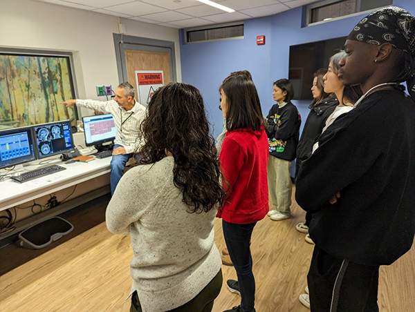 students visit fMRI facility